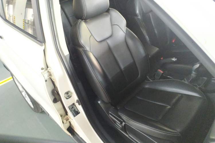 Used Land X2 2017 1.6L Manual Sharp Edition
