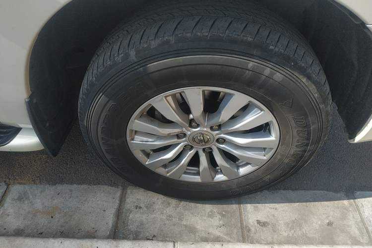 Used Nissan Patrol 2018 4.0L LinkedIn Edition Right Front Wheel Hub