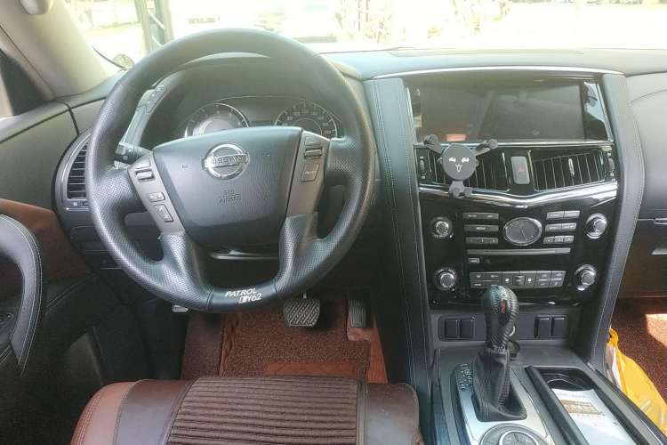 Used Nissan Patrol 2018 4.0L LinkedIn Edition Steering Wheel