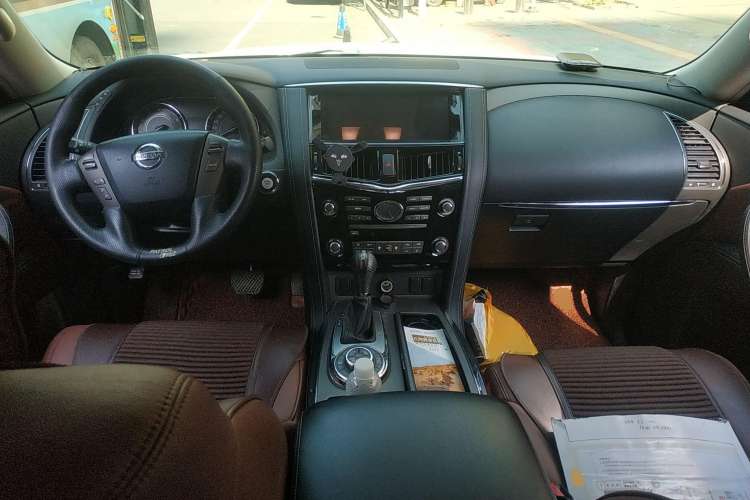 Used Nissan Patrol 2018 4.0L LinkedIn Edition Center Console