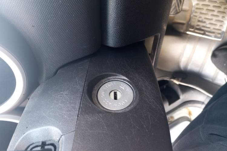 Used Changan CX20 2014 1.4L IMT Sunroof Navigation Version China IV Standard