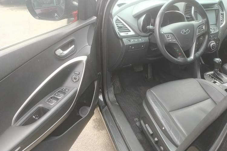 Used Hyundai Santa Fe 2013 Revised Version 2.4L Automatic All-Wheel Drive Smart Type