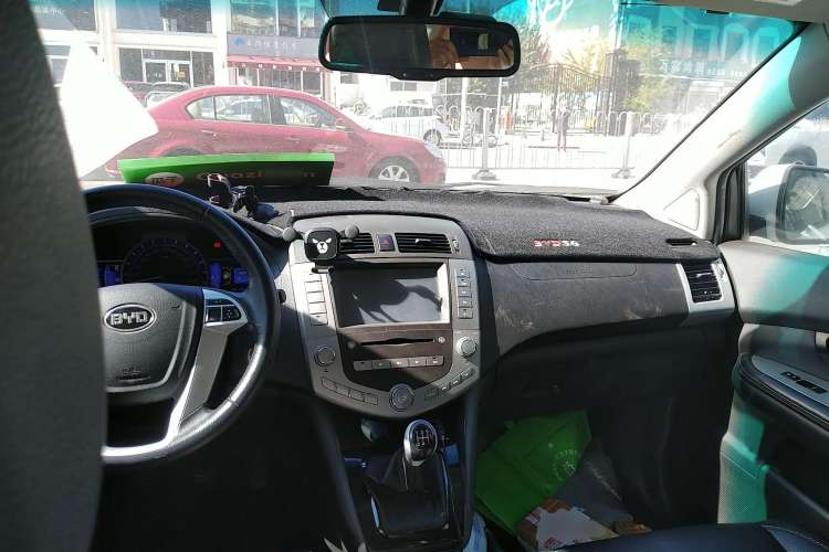 Used BYD S6 2013 Platinum Edition 2.0L Manual Luxury Model
