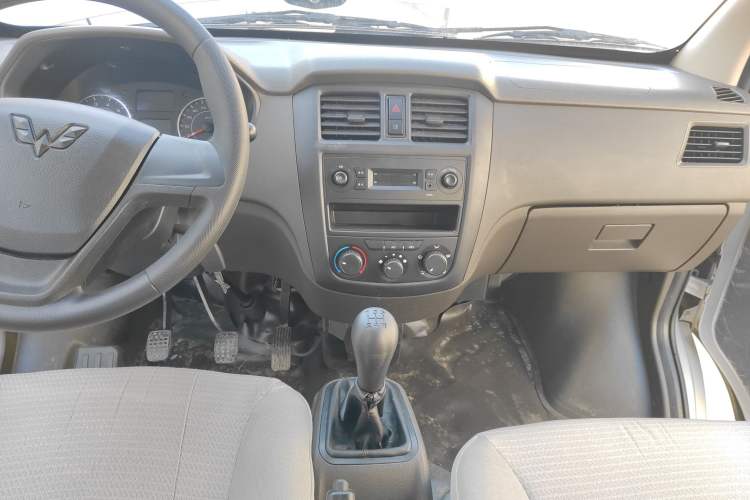 Used Wuling Rongguang S 2022 1.2L Base Version 5-Seater LSI Audio And AC Panel