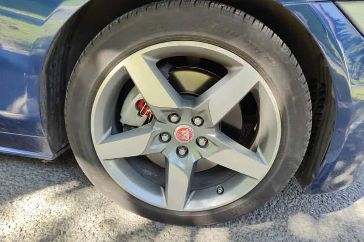 Used Jaguar XE 2015 2.0T 200 PS R-Sport