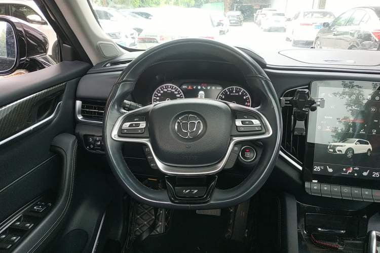 Used Brilliance V7 2019 300T Automatic Luxury 5-Seater