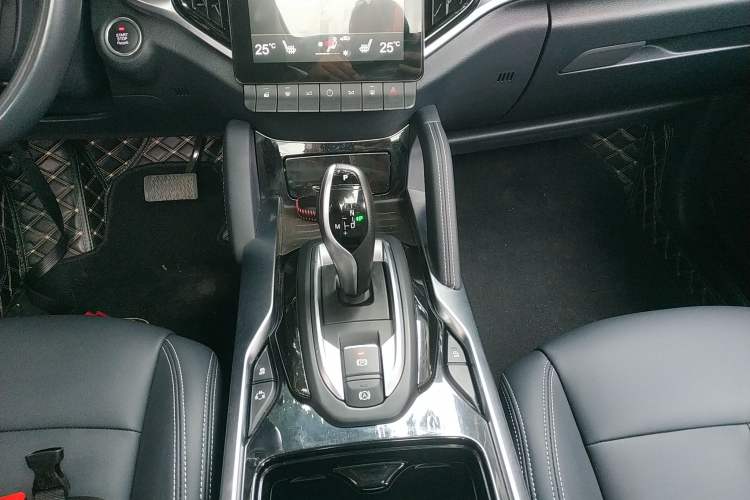 Used Brilliance V7 2019 300T Automatic Luxury 5-Seater