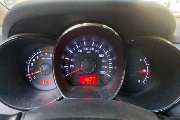 Used Kia K2 2012 Sedan 1.4L MT GLS Commemorative Edition
