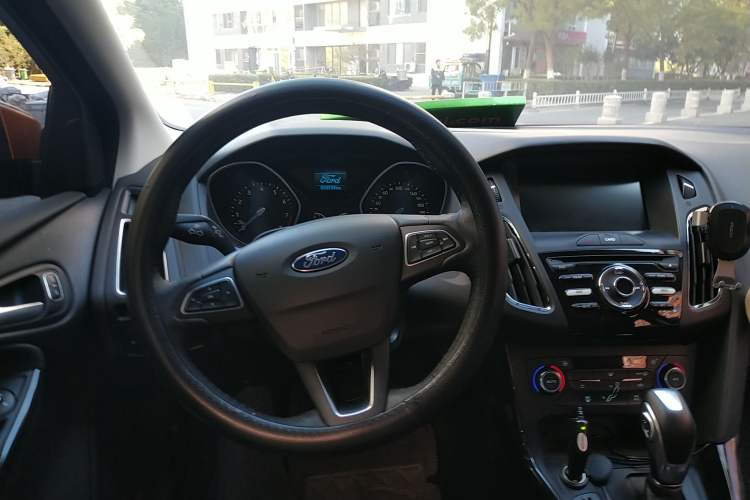 Used Ford Focus 2017 Hatchback 1.6L Automatic Fashion Edition Smart Drive Version
