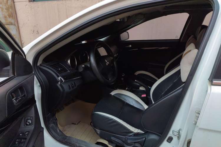 Used Mitsubishi Lancer EX 2013 Chasing Edition 1.8L Manual Luxury Model
