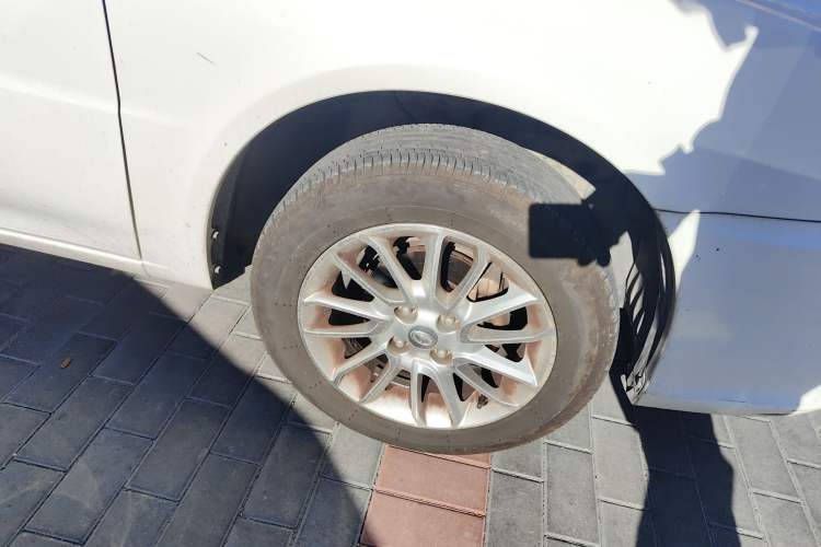 Used Soueast V3 Lingyue 2015 1.5L Manual Happiness Edition