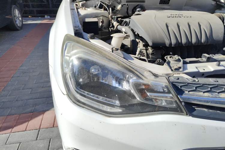 Used Soueast V3 Lingyue 2015 1.5L Manual Happiness Edition