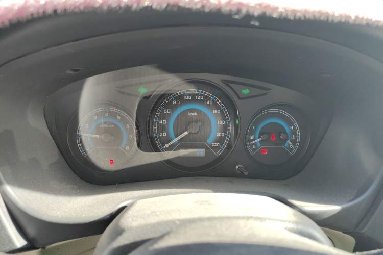 Used Soueast V3 Lingyue 2015 1.5L Manual Happiness Edition