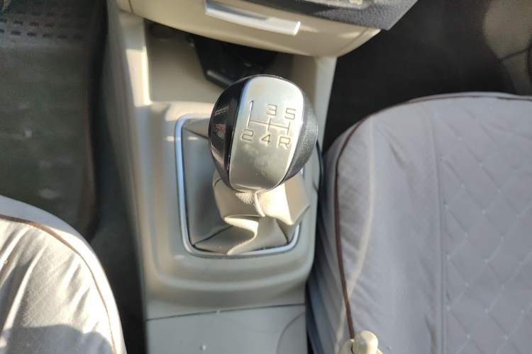 Used Soueast V3 Lingyue 2015 1.5L Manual Happiness Edition