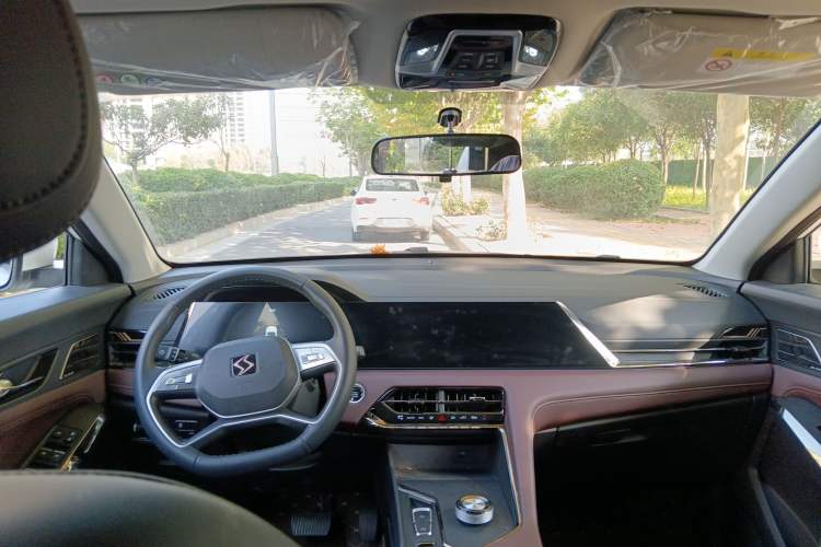 Used SOL X8 PLUS 2023 1.5 TGDI DCT Smart Edition 6-Seater
