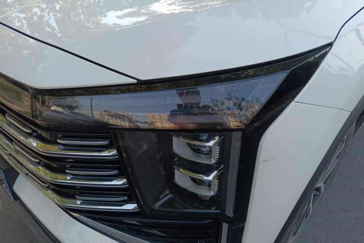 Used SOL X8 PLUS 2023 1.5 TGDI DCT Smart Edition 6-Seater
