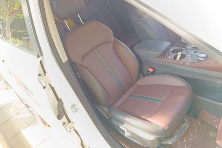 Used SOL X8 PLUS 2023 1.5 TGDI DCT Smart Edition 6-Seater
