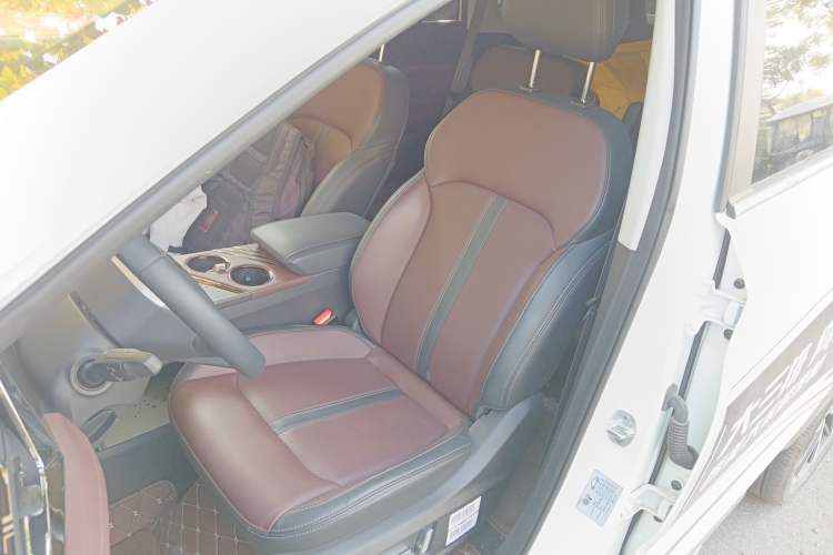 Used SOL X8 PLUS 2023 1.5 TGDI DCT Smart Edition 6-Seater
