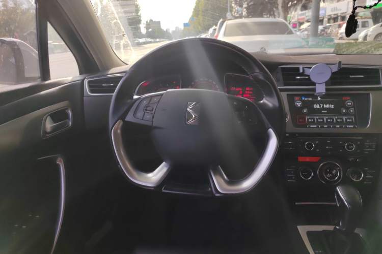 Used DS 5LS 2014 1.6T Luxury Edition THP160
