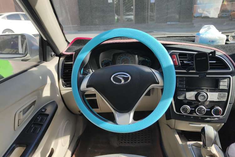 Used Soueast V3 Lingyue 2015 1.5L Manual Happiness Edition