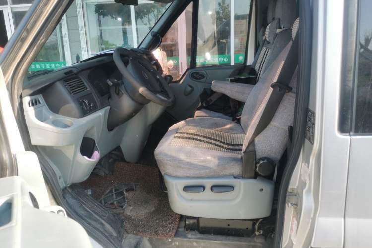 Used Ford Transit Custom 2009 2.4T Diesel Standard Version Short Wheelbase Mid-Roof China Stage III
