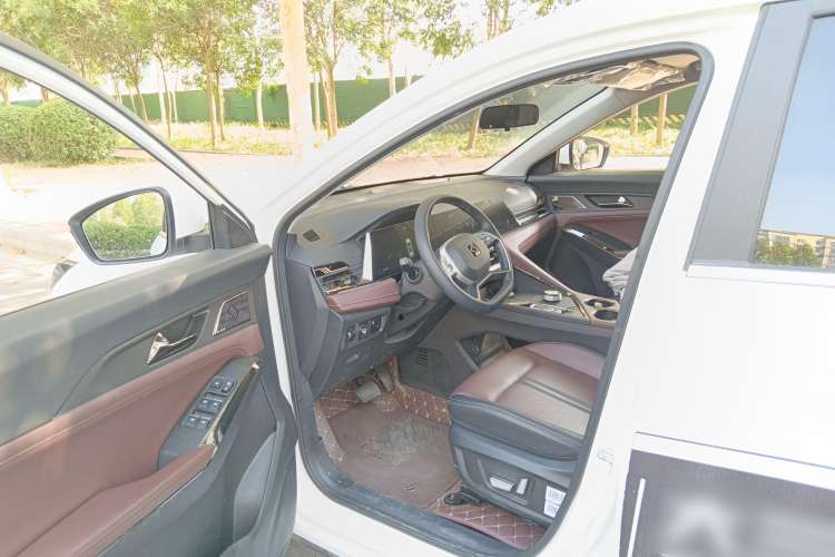 Used SOL X8 PLUS 2023 1.5 TGDI DCT Smart Edition 6-Seater
