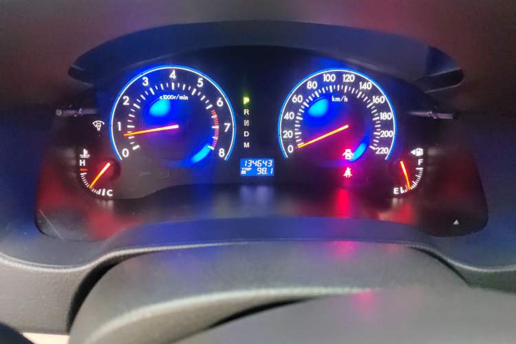 Used Mazda 8 2013 2.5L Ultimate Edition Odometer Close Up