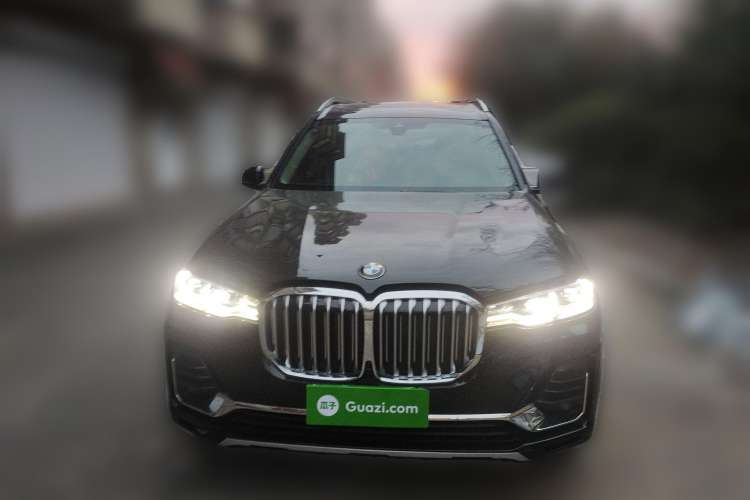 Used BMW X7 2021 xDrive40i Luxury Package with Leading Features