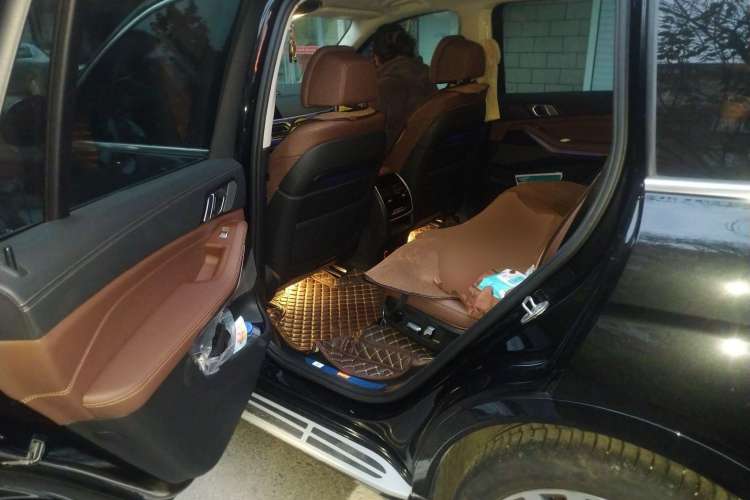 Used BMW X7 2021 xDrive40i Luxury Package with Leading Features