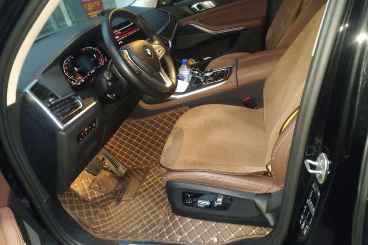 Used BMW X7 2021 xDrive40i Luxury Package with Leading Features