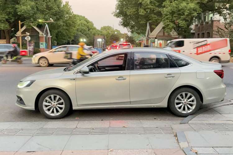 Used Roewe i6 New Energy 2017 45T Hybrid Connect & Smart Enjoyment Edition Exterior 5