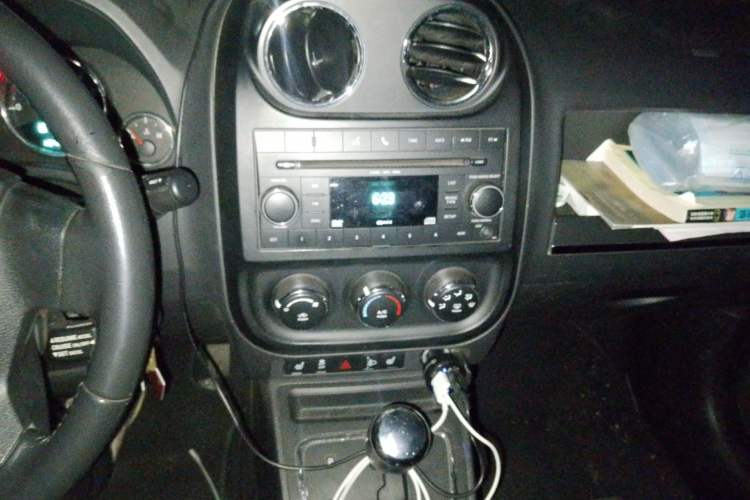 Used Jeep Compass 2010 2.4L four-wheel drive sport version
