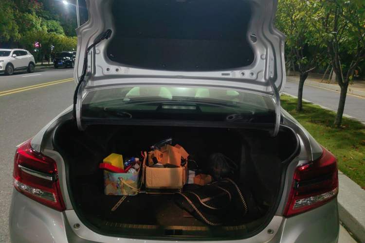 Used Toyota YARiS L Zhi Xiang 2017 1.5G CVT Xuan Dong Skyroof Edition
