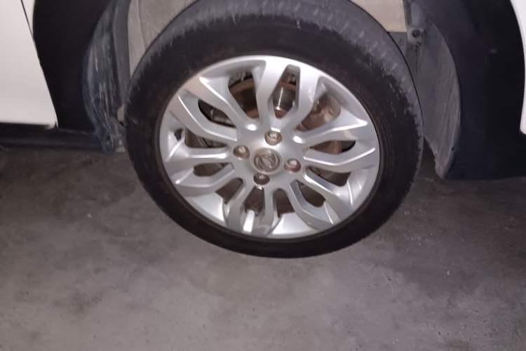 Used Dongfeng Aeolus AX3 2016 1.5L Automatic Shangkue Model
