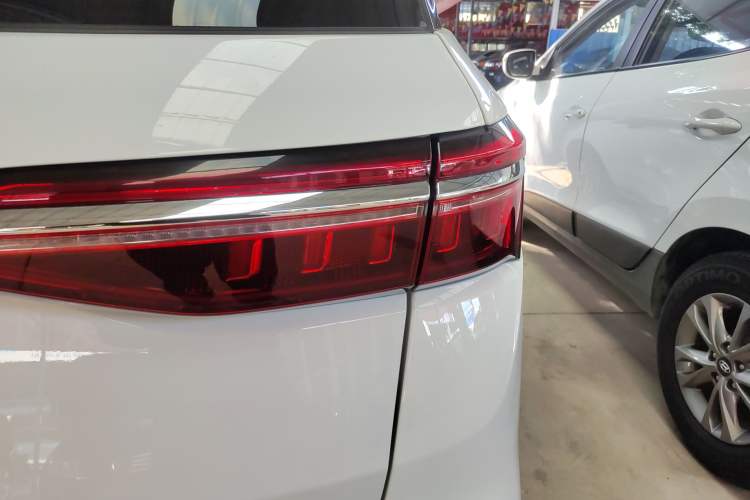 Used BYD Song MAX New Energy 2022 DM-i 105KM Flagship Model Right Rear Taillight