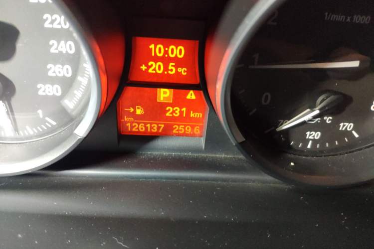 Used BMW Z4 2009 sDrive23i Leading Model Odometer Close Up