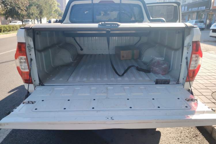 Used SAIC MAXUS T60 2017 2.0T Gasoline Automatic Two-Wheel Drive High-Ride Elite Standard Cabin