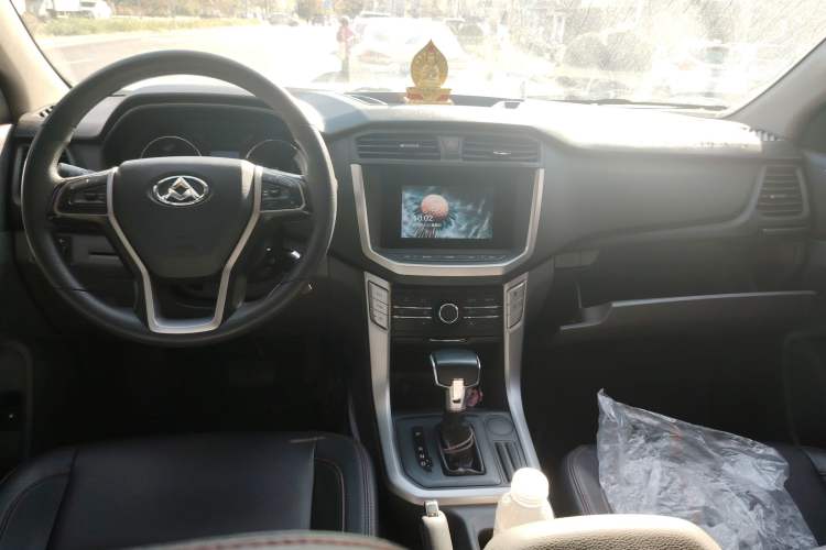 Used SAIC MAXUS T60 2017 2.0T Gasoline Automatic Two-Wheel Drive High-Ride Elite Standard Cabin