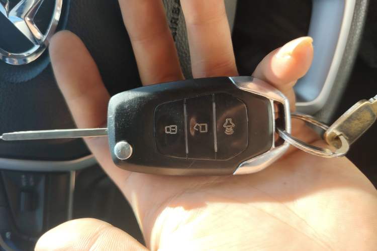 Used SAIC MAXUS T60 2017 2.0T Gasoline Automatic Two-Wheel Drive High-Ride Elite Standard Cabin