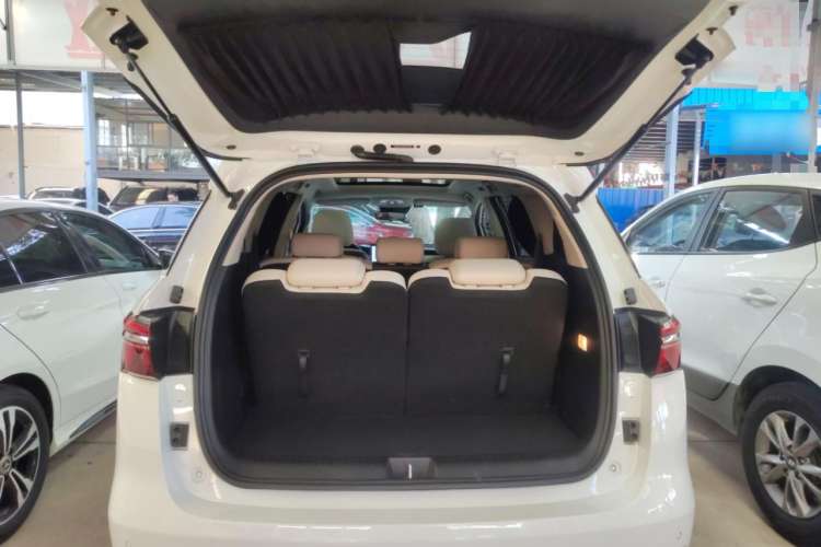 Used BYD Song MAX New Energy 2022 DM-i 105KM Flagship Model Trunk