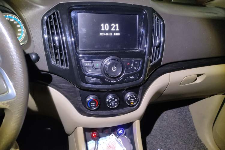 Used Baojun 730 2014 1.5L manual Comfort version 7 seats
