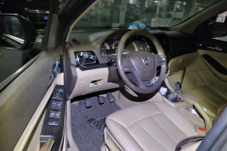 Used Baojun 730 2014 1.5L manual Comfort version 7 seats
