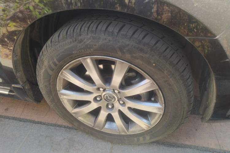 Used Mazda 8 2015 2.5L Flagship Edition Right Front Wheel Hub