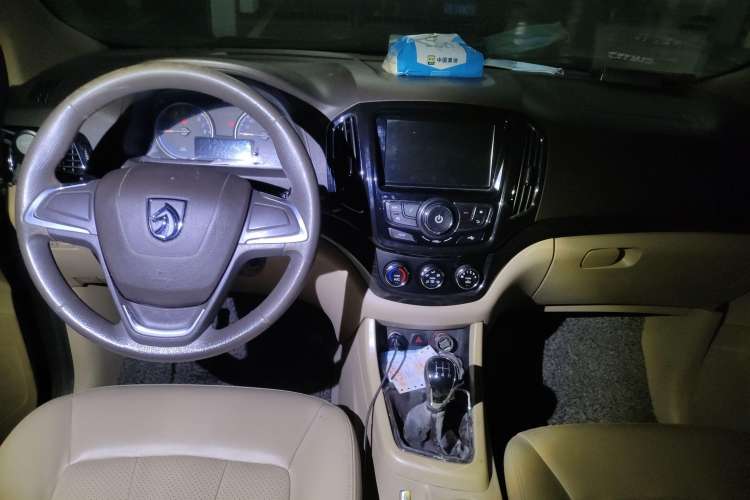 Used Baojun 730 2014 1.5L manual Comfort version 7 seats
