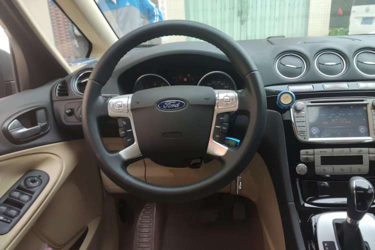 Used Ford  2008 2.3L 7-Seater Luxury Version
