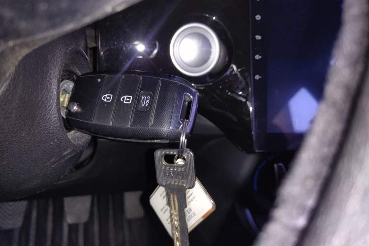 Used Kia KX Cross 2017 1.4L MT GLS
