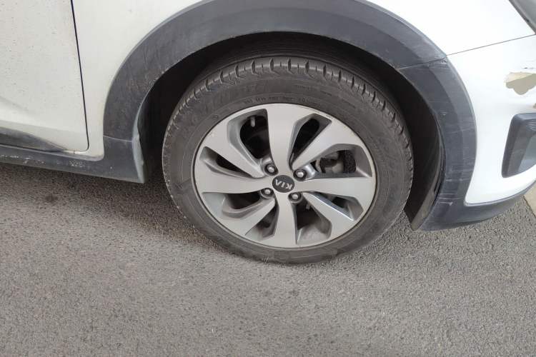 Used Kia KX Cross 2017 1.4L MT GLS
