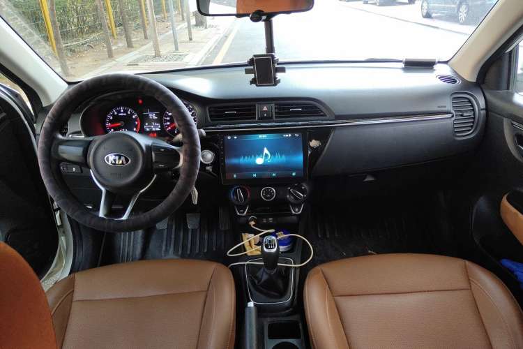 Used Kia KX Cross 2017 1.4L MT GLS
