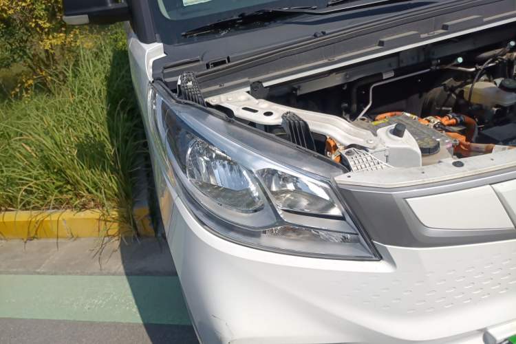 Used SAIC MAXUS EV30 2022 Pure Electric Smart Logistics Expert with Short Wheelbase Guoxuan