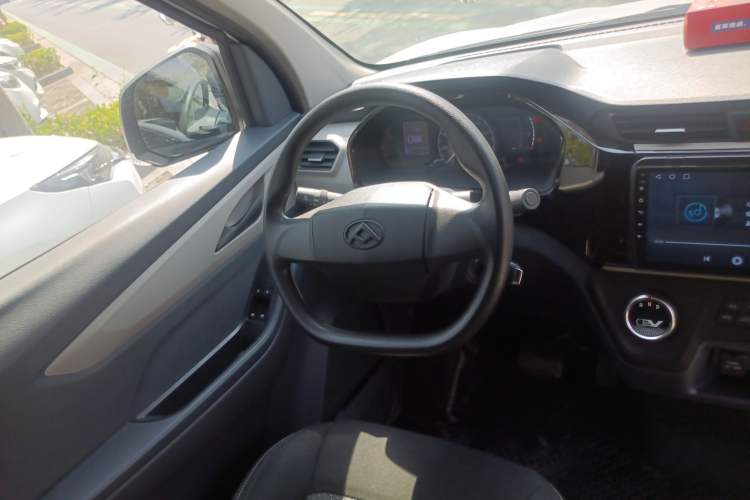 Used SAIC MAXUS EV30 2022 Pure Electric Smart Logistics Expert with Short Wheelbase Guoxuan